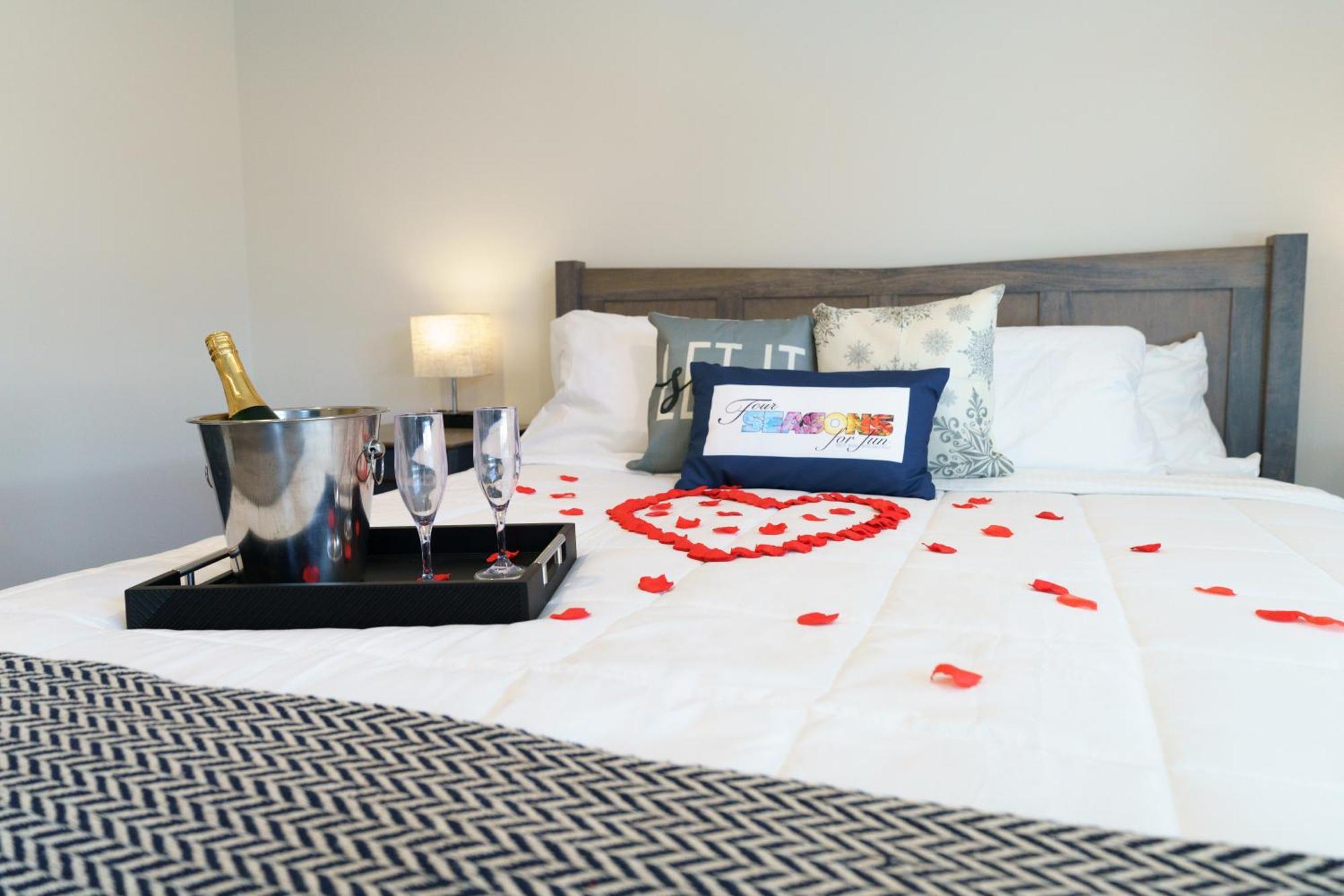 Four Seasons For Fun Bed & Breakfast Lakeville Bagian luar foto