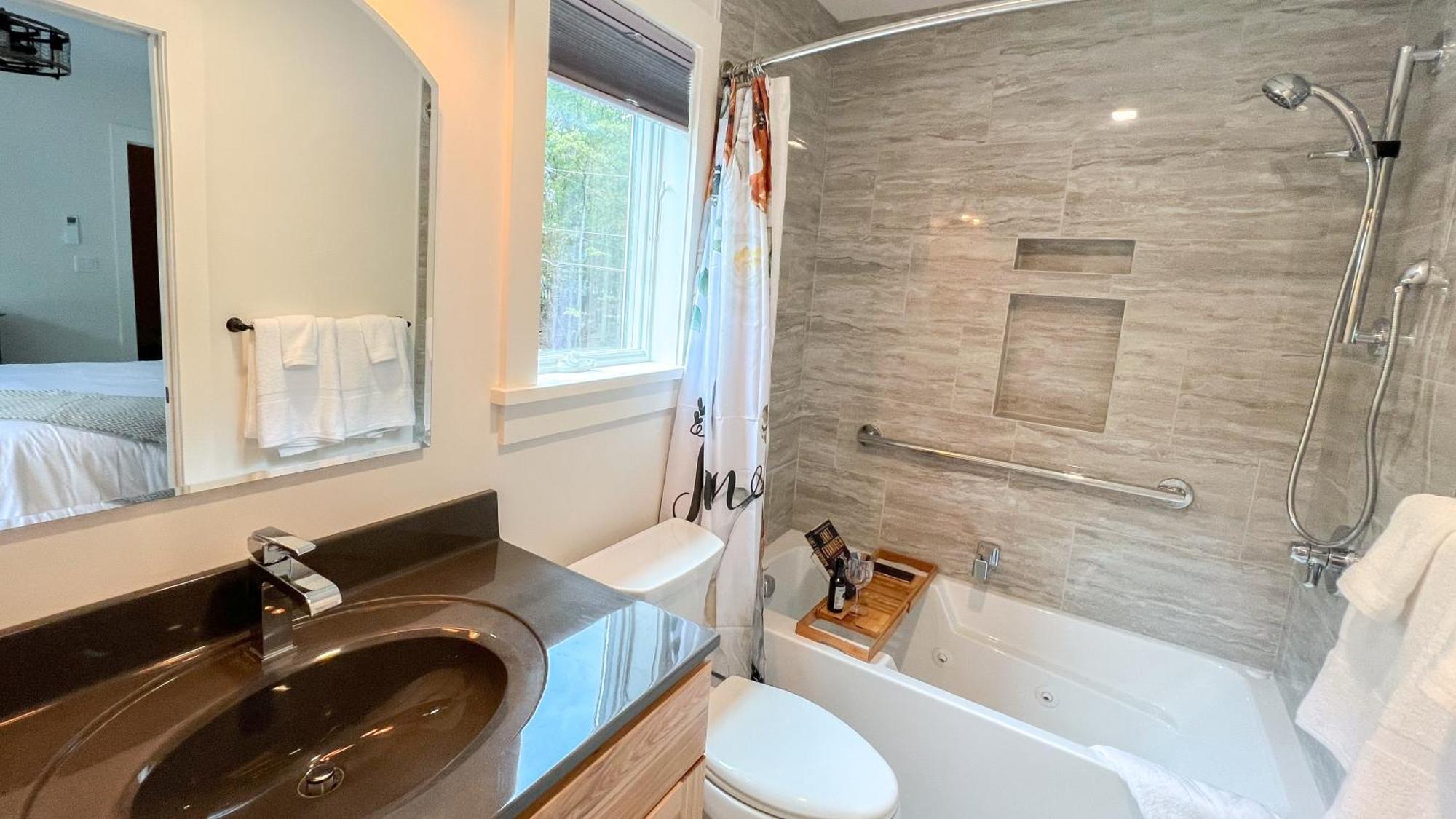 Four Seasons For Fun Bed & Breakfast Lakeville Bagian luar foto