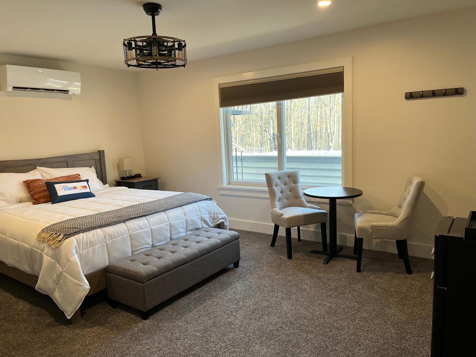 Four Seasons For Fun Bed & Breakfast Lakeville Bagian luar foto