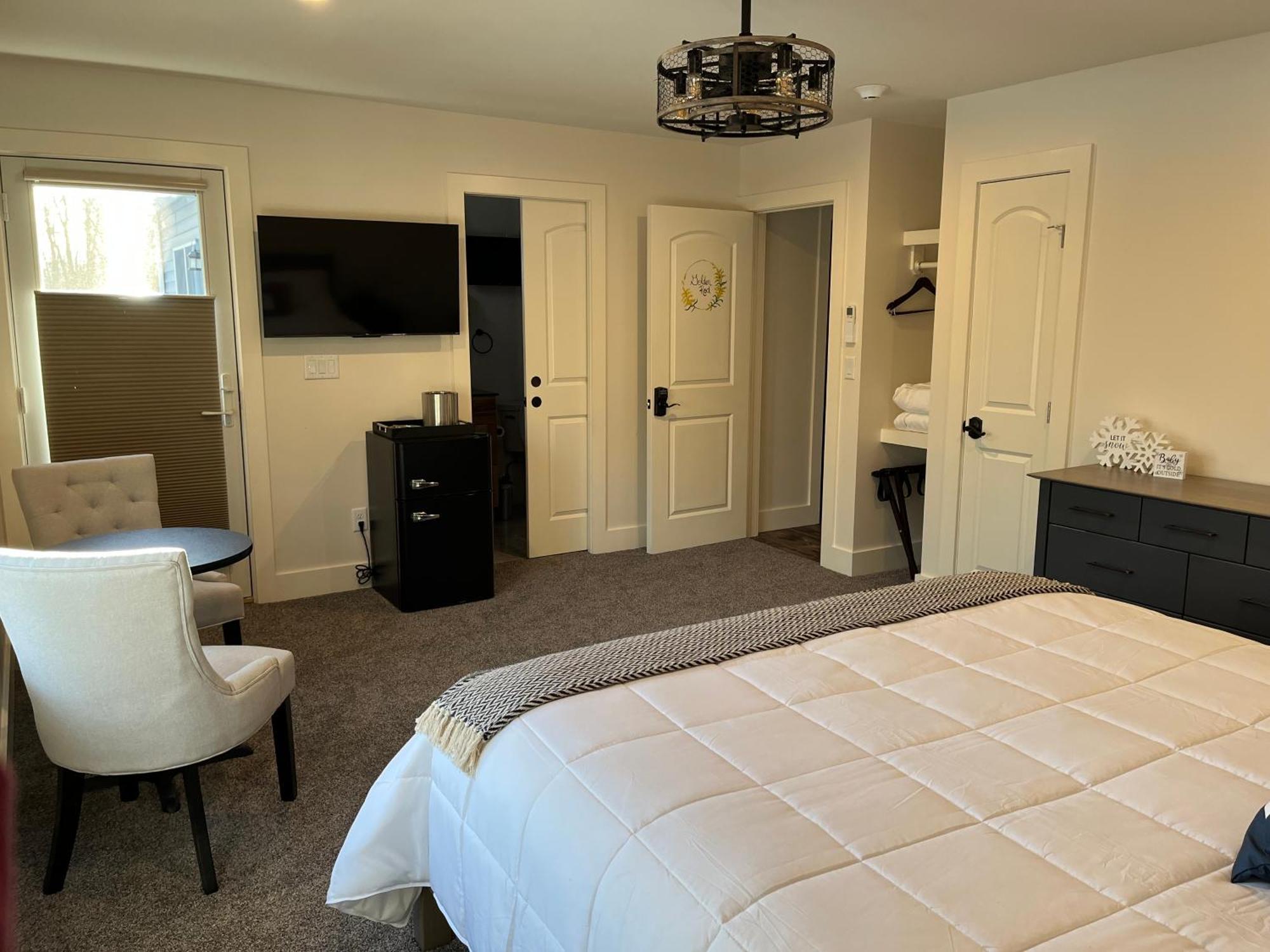 Four Seasons For Fun Bed & Breakfast Lakeville Bagian luar foto