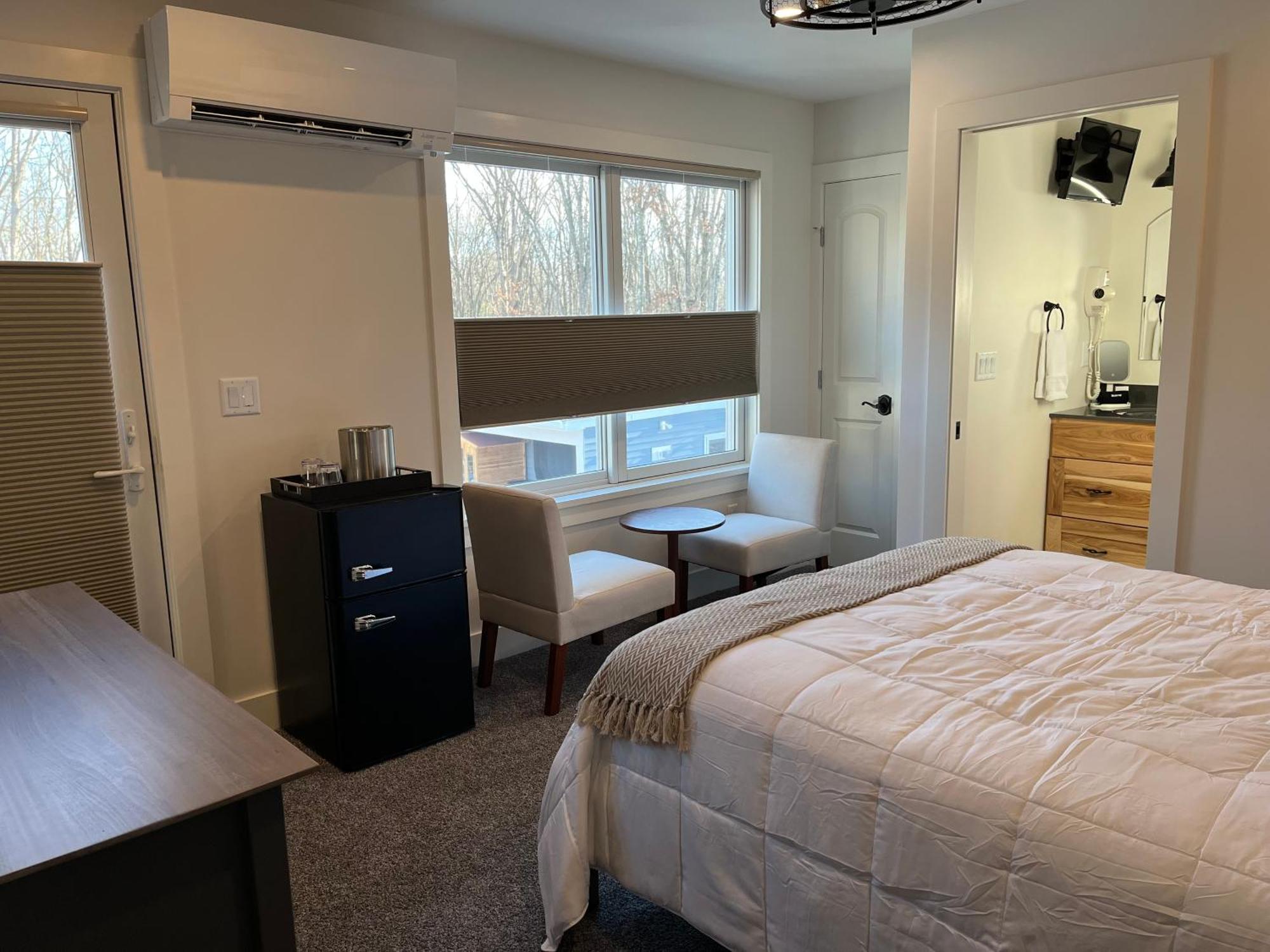 Four Seasons For Fun Bed & Breakfast Lakeville Bagian luar foto