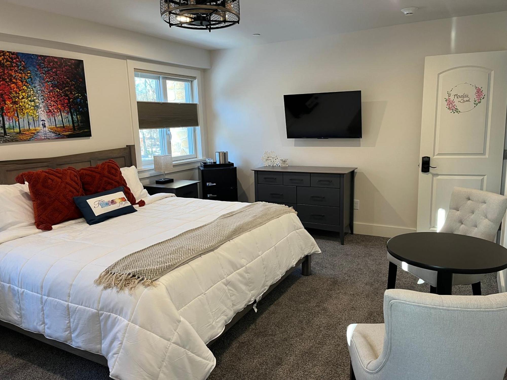 Four Seasons For Fun Bed & Breakfast Lakeville Bagian luar foto
