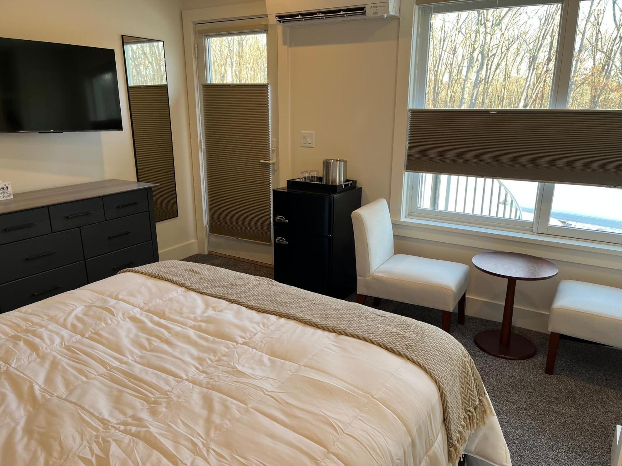 Four Seasons For Fun Bed & Breakfast Lakeville Bagian luar foto